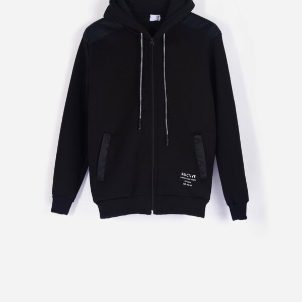 QB24 felpa con cappuccio colore nero